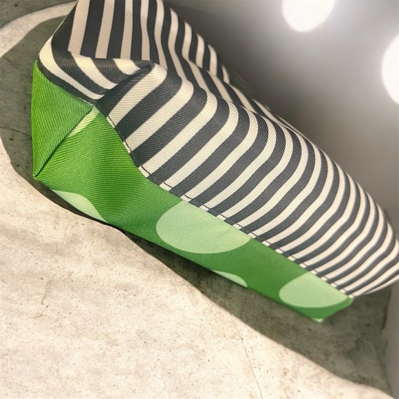 Clinique x Kate Spade Black and White Striped Pouch - Picture 4 of 5